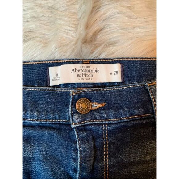Abercrombie & Fitch Distressed Jean Shorts Size 6 - Picture 3 of 3